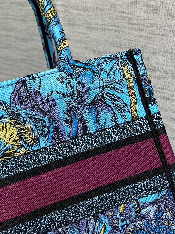 Dragons Bags Detail