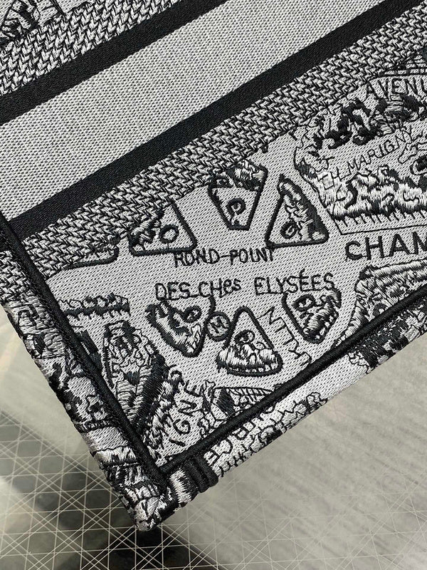 Dragons Bags Detail