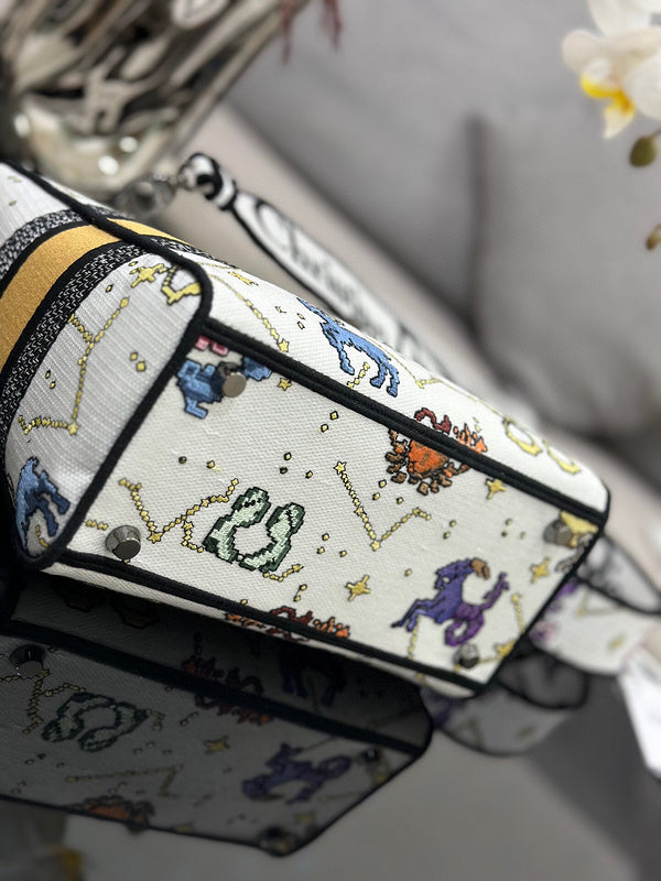 Dragons Bags Detail