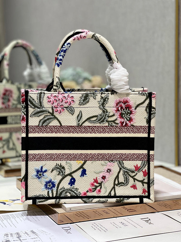 Dragons Bags Detail