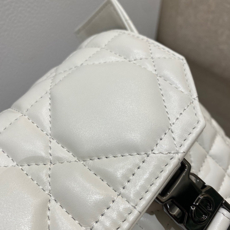 Dragons Bags Detail