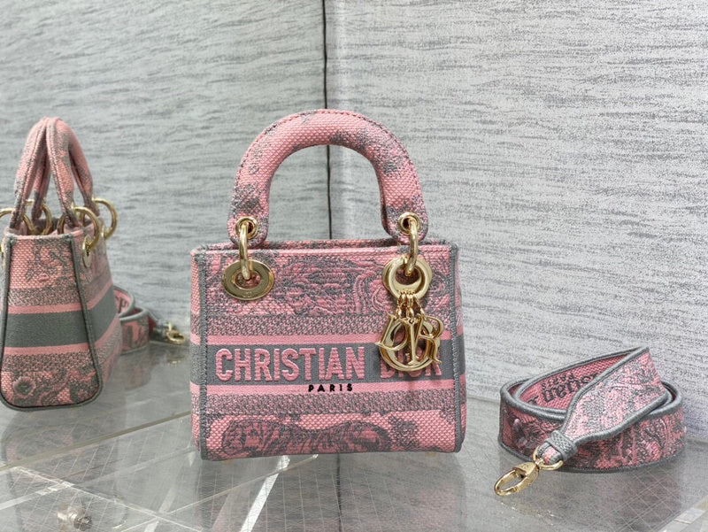 Dragons Bags Detail