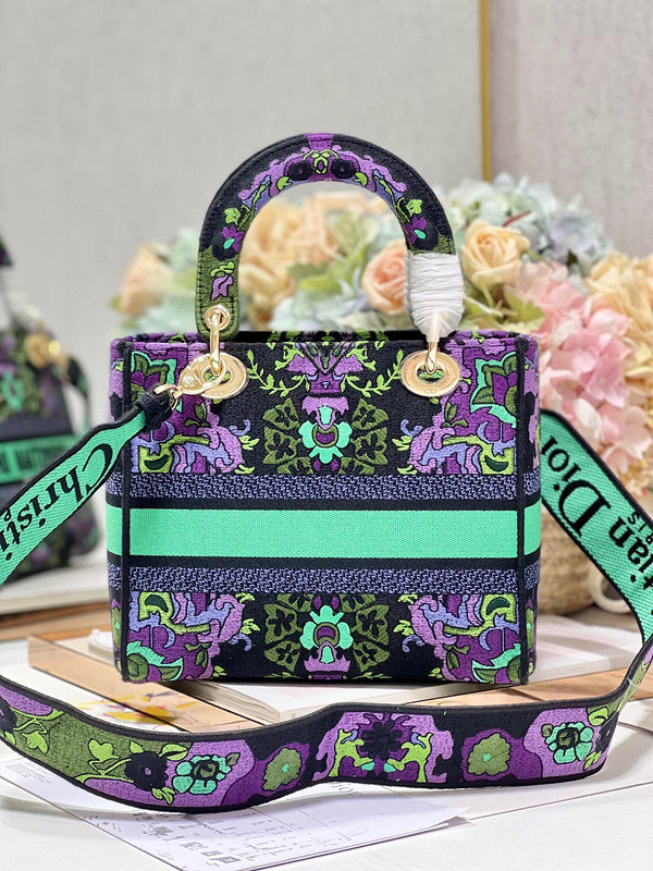 Dragons Bags Detail