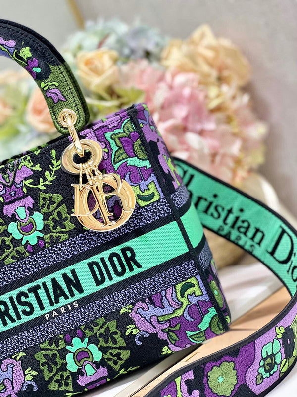 Dragons Bags Detail