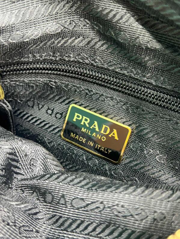 Dragons Bags Detail