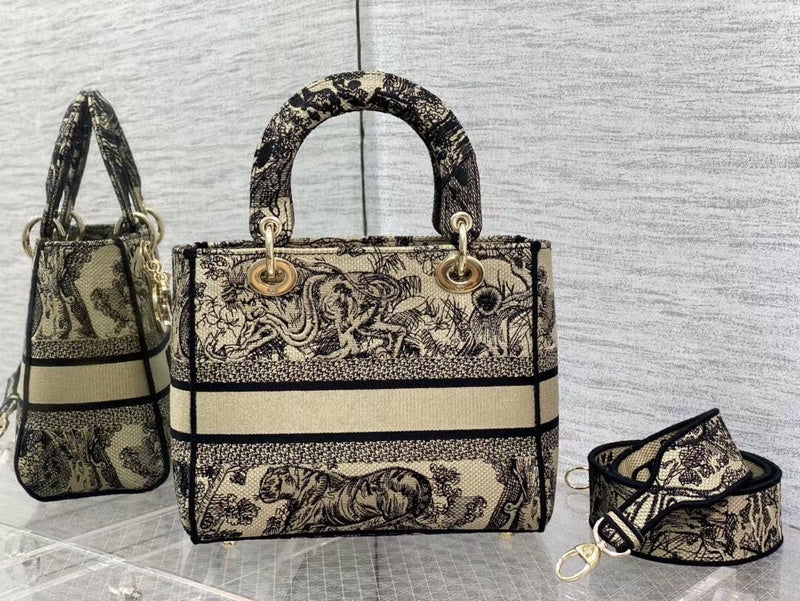 Dragons Bags Detail