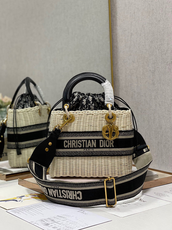 Dragons Bags Detail