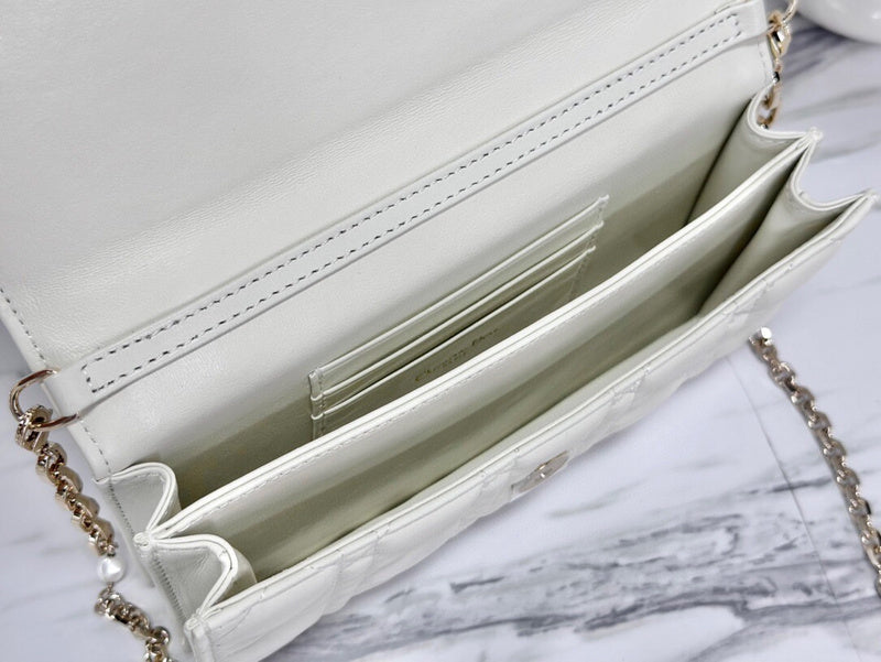 Dragons Bags Detail
