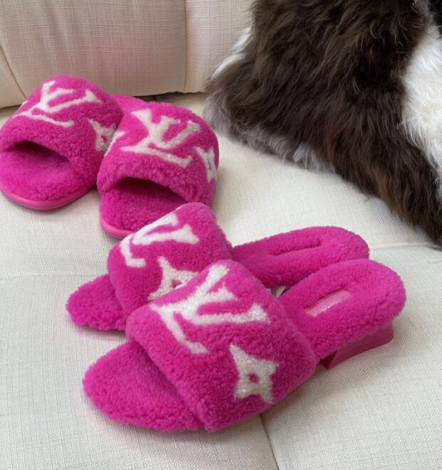 Dragons Bags Detail