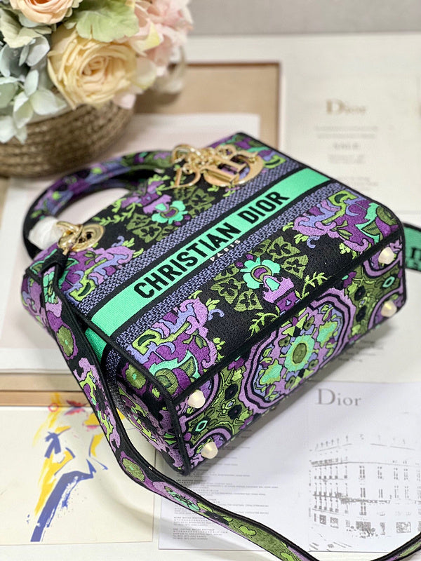 Dragons Bags Detail