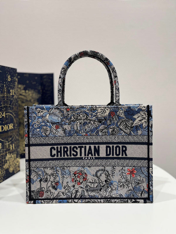 Dragons Bags Detail