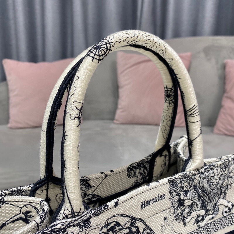 Dragons Bags Detail