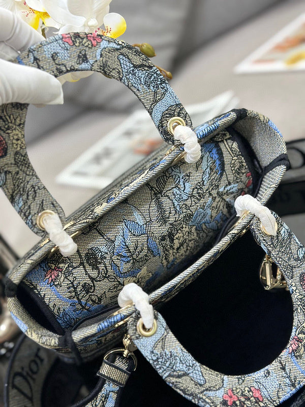 Dragons Bags Detail