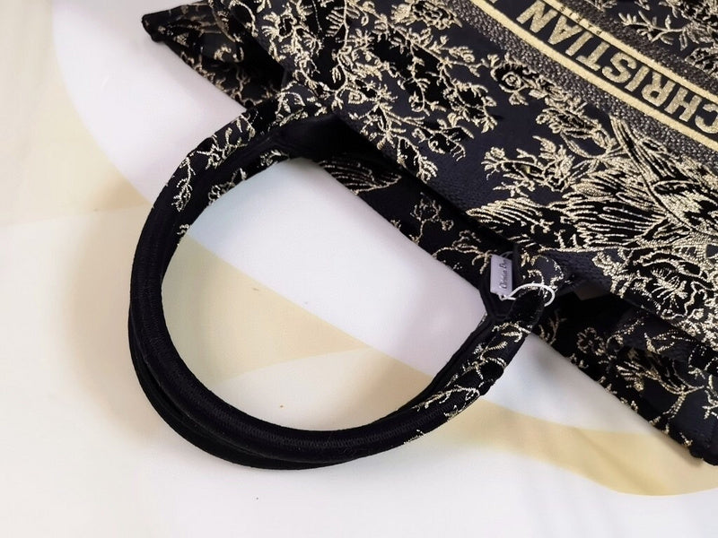 Dragons Bags Detail