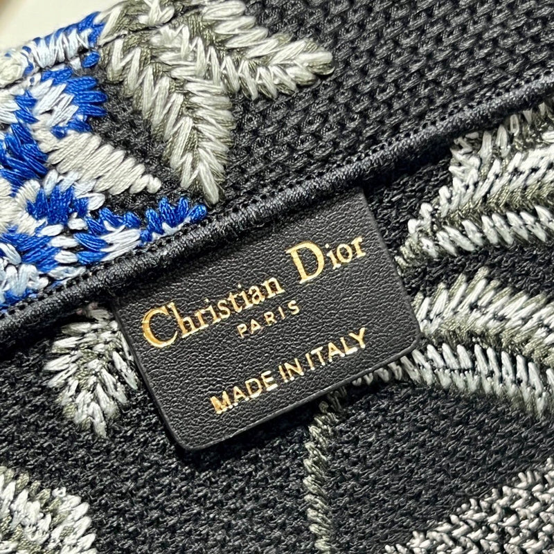 Dragons Bags Detail