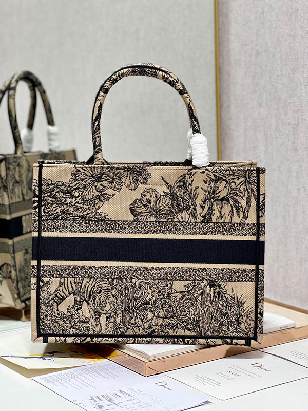 Dragons Bags Detail