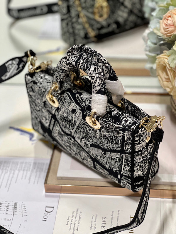 Dragons Bags Detail
