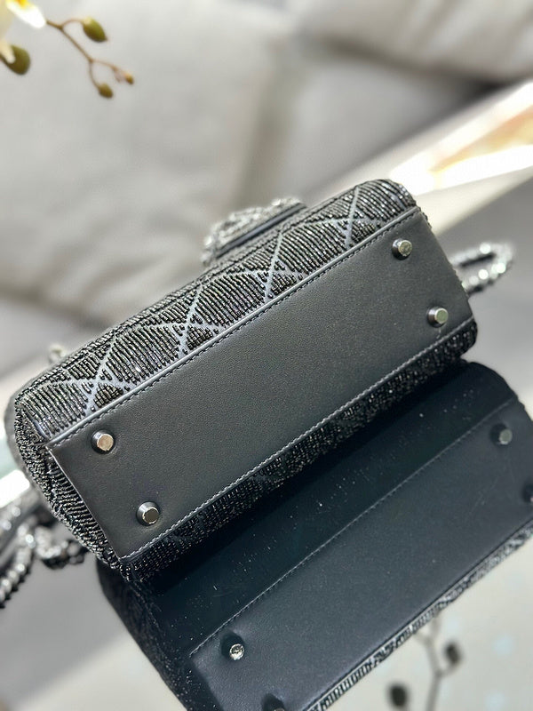 Dragons Bags Detail