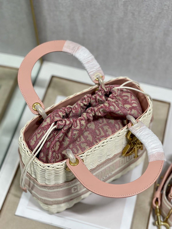 Dragons Bags Detail