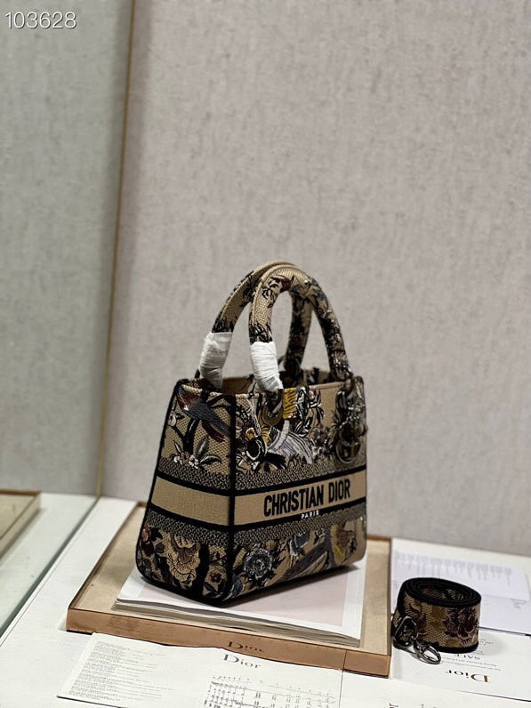 Dragons Bags Detail