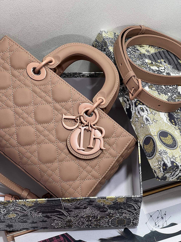 Dragons Bags Detail