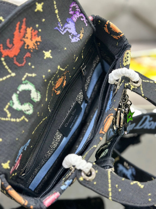 Dragons Bags Detail