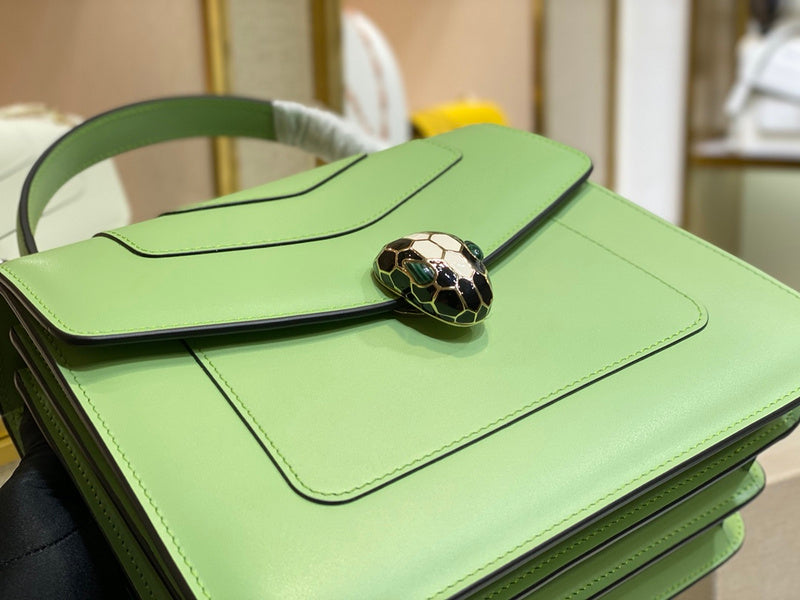 Dragons Bags Detail