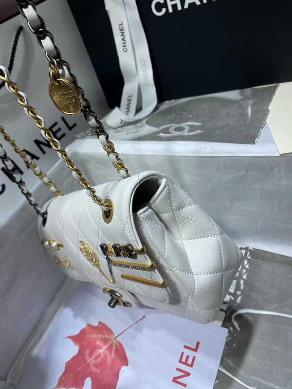 Dragons Bags Detail
