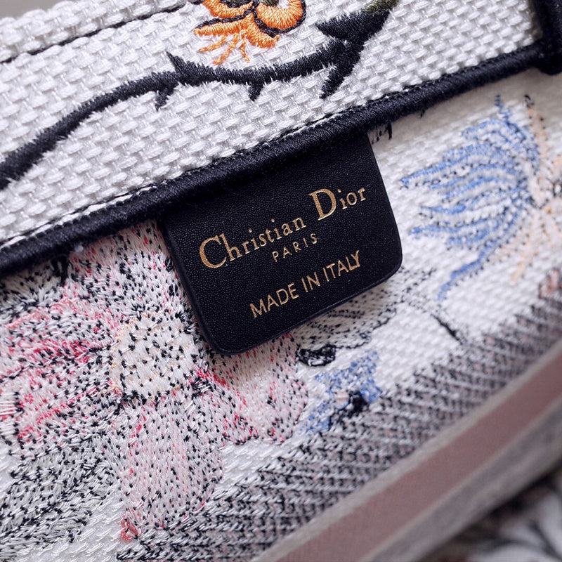 Dragons Bags Detail