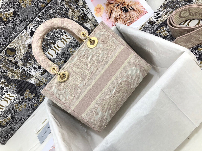 Dragons Bags Detail