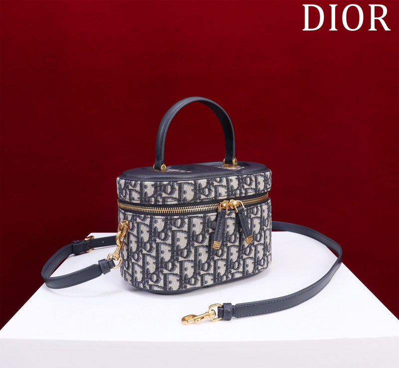 Dragons Bags Detail