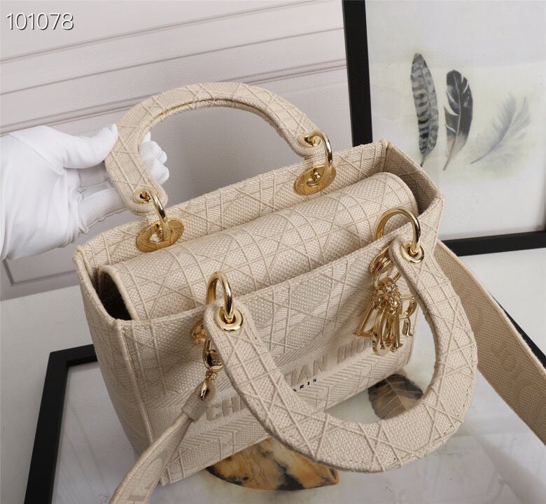 Dragons Bags Detail