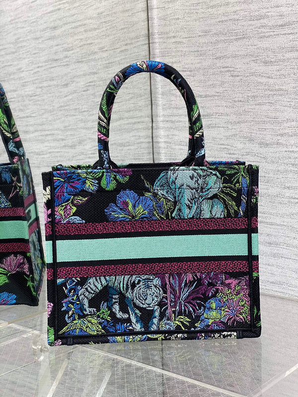 Dragons Bags Detail