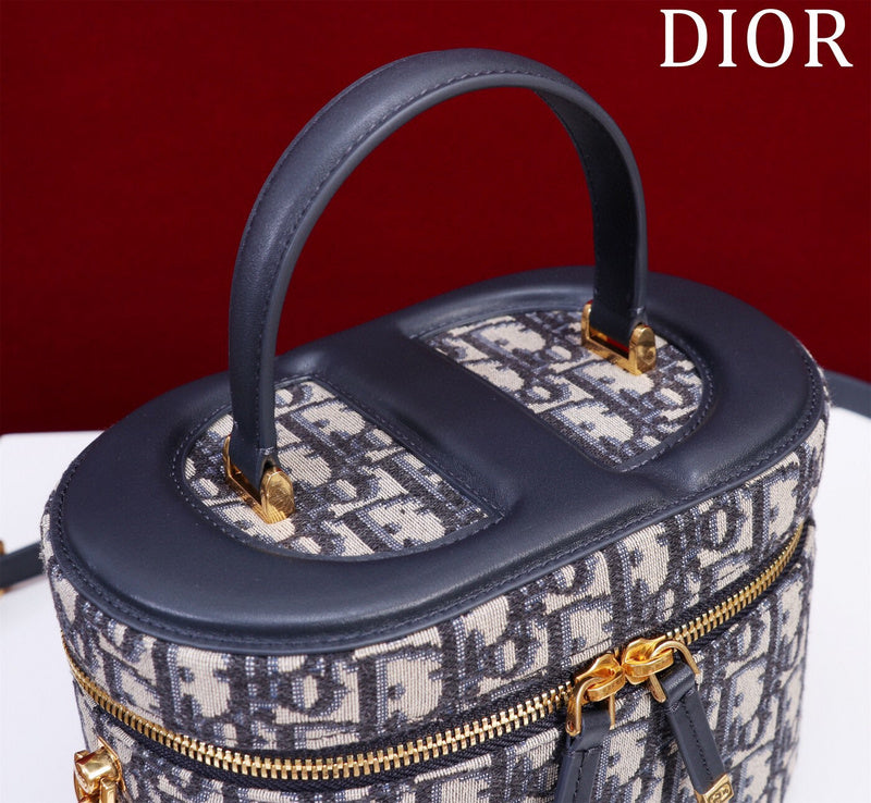 Dragons Bags Detail