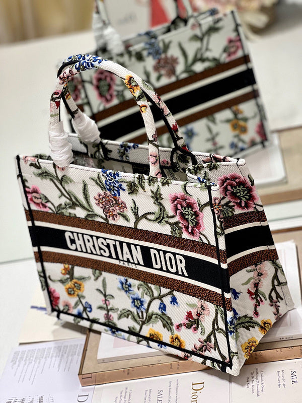 Dragons Bags Detail