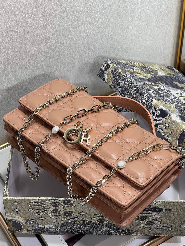 Dragons Bags Detail