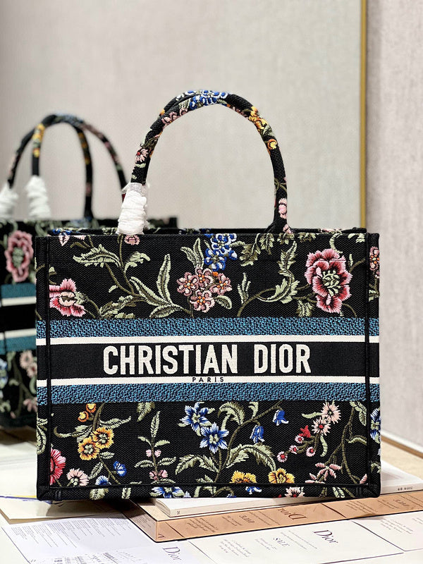 Dragons Bags Detail