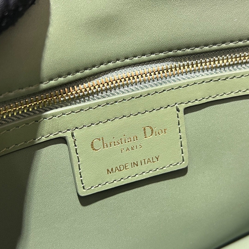 Dragons Bags Detail