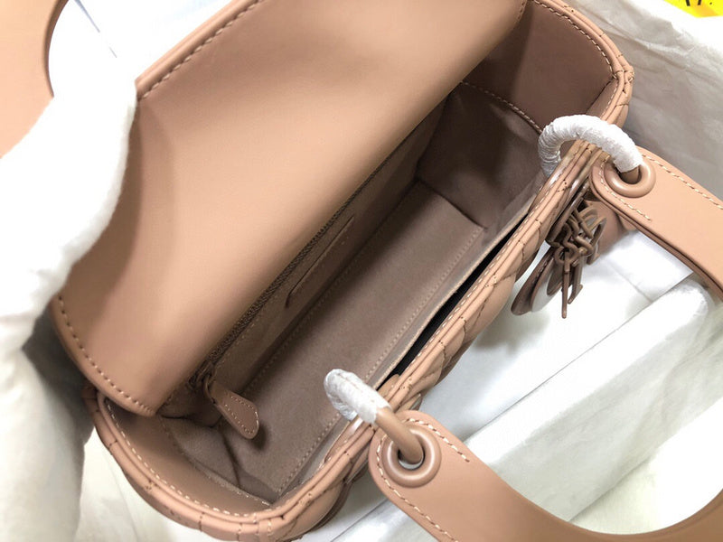 Dragons Bags Detail