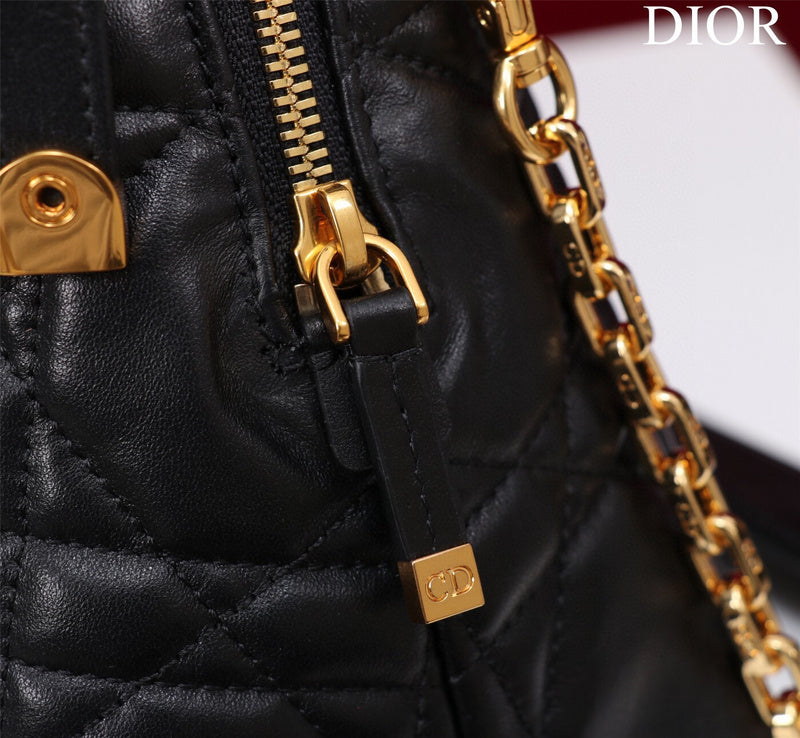 Dragons Bags Detail