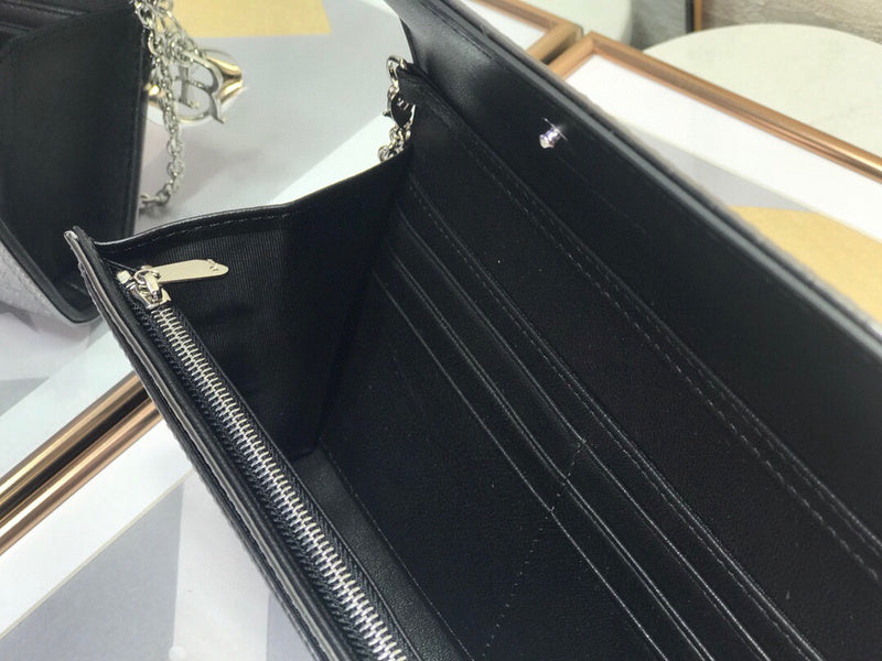 Dragons Bags Detail