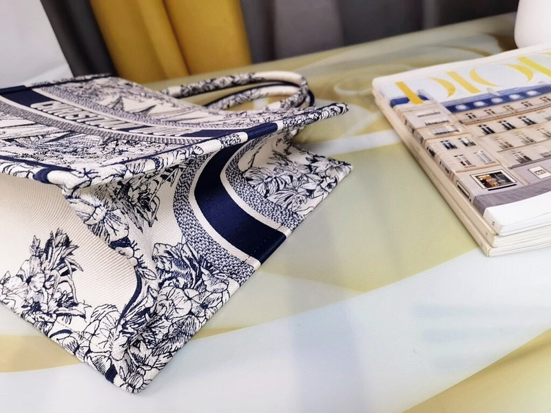 Dragons Bags Detail