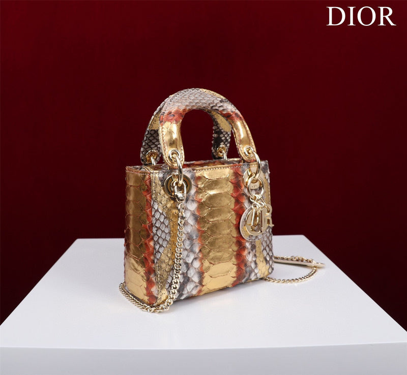 Dragons Bags Detail