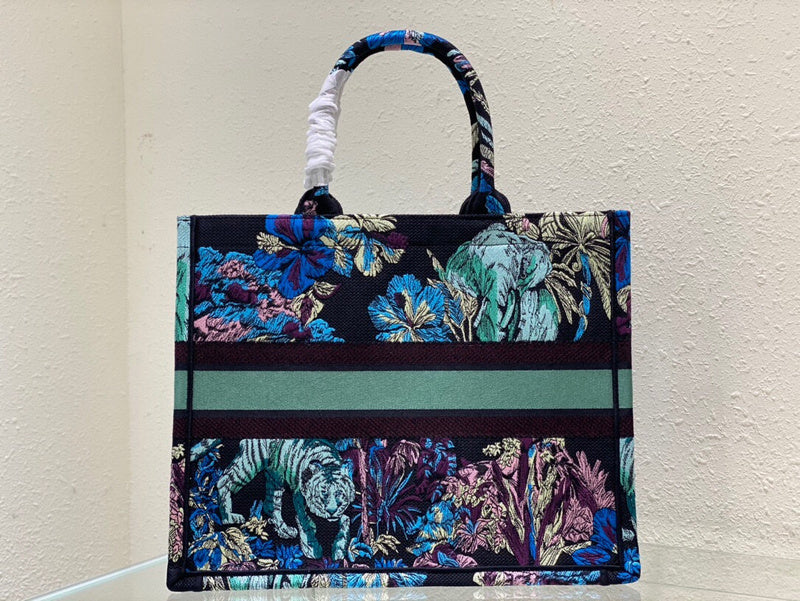 Dragons Bags Detail