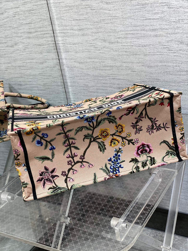 Dragons Bags Detail