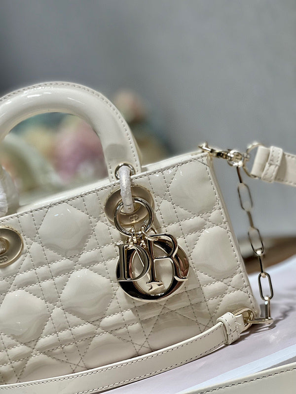 Dragons Bags Detail