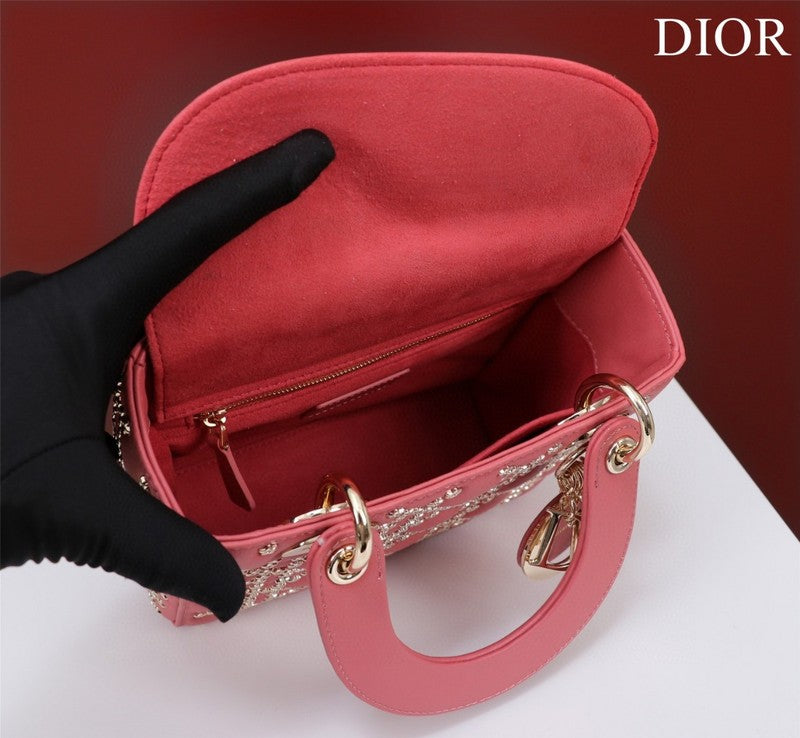 Dragons Bags Detail