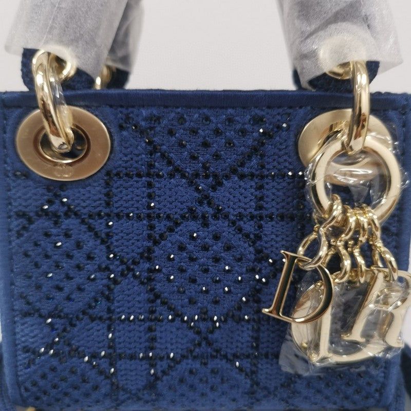 Dragons Bags Detail