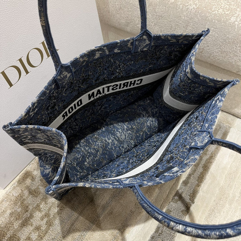 Dragons Bags Detail
