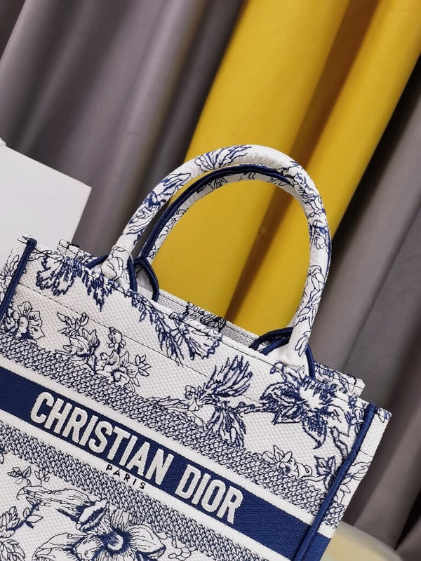 Dragons Bags Detail
